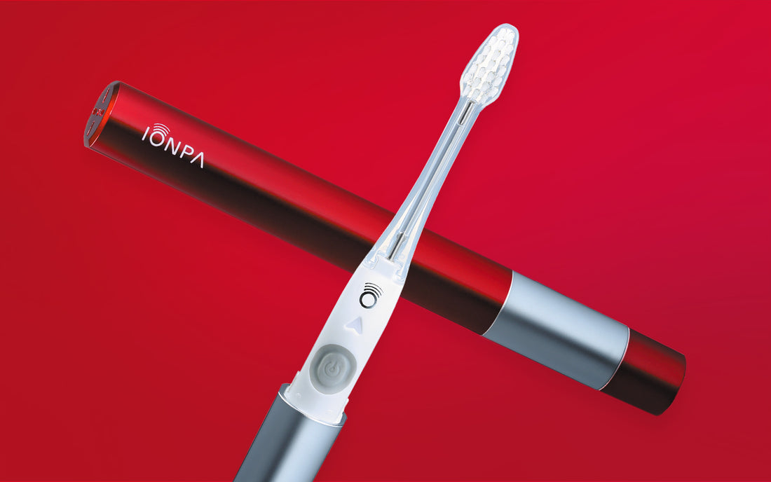 Czerwona Szczoteczka w etui podróżnym Ionpa Travel